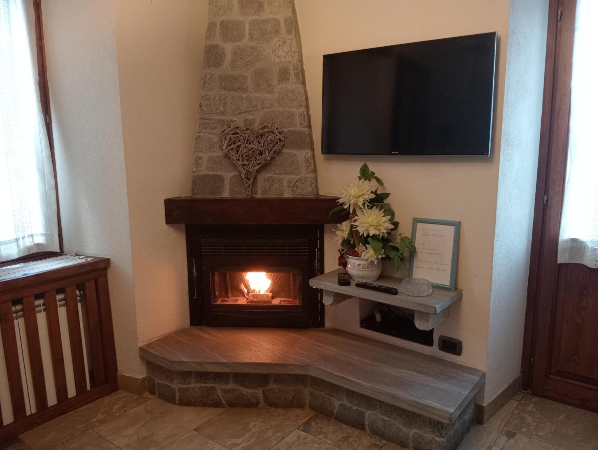 Mansarda Monte Bianco Apartment La Salle Luaran gambar
